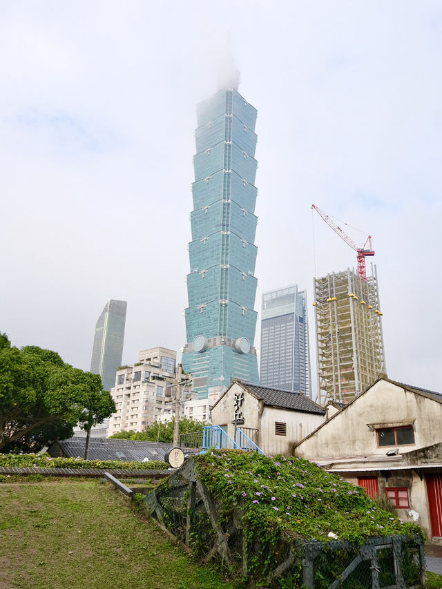 พิกัดถ่ายรูปคู่ Taipei 101