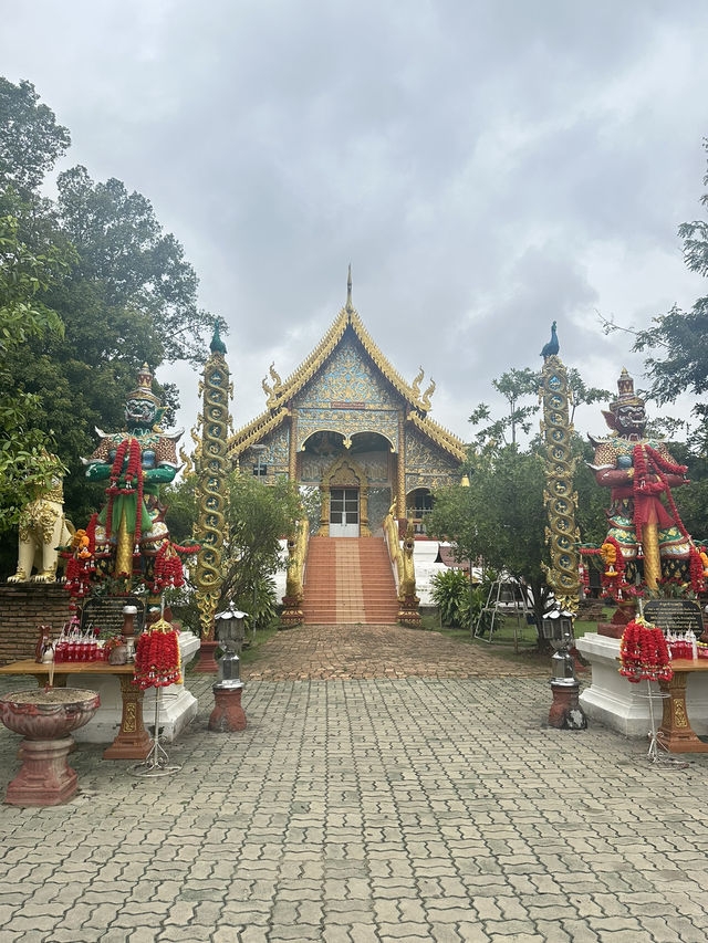 📍"วัดพระยืน" วัดเก่าแก่คู่บ้านคู่เมืองหริภุญชัย