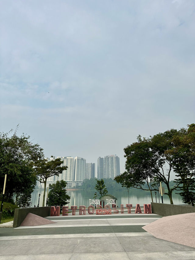 A Peaceful Day at Kepong Metropolitan Park: Sunrise, Sunset, and Delicious Local Eats 