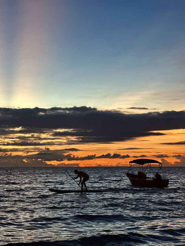 Sunset at Sairee Beach, Koh Tao 🔥