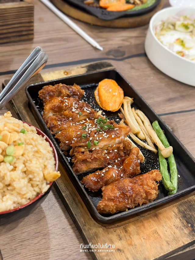 ซูชิและอาหารญี่ปุ่นในบรรยากาศเป็นกันเอง