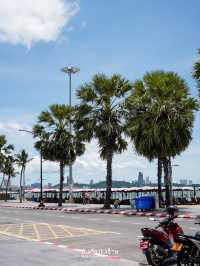 เดินเล่นริมชายหาดพัทยาในยามเช้า