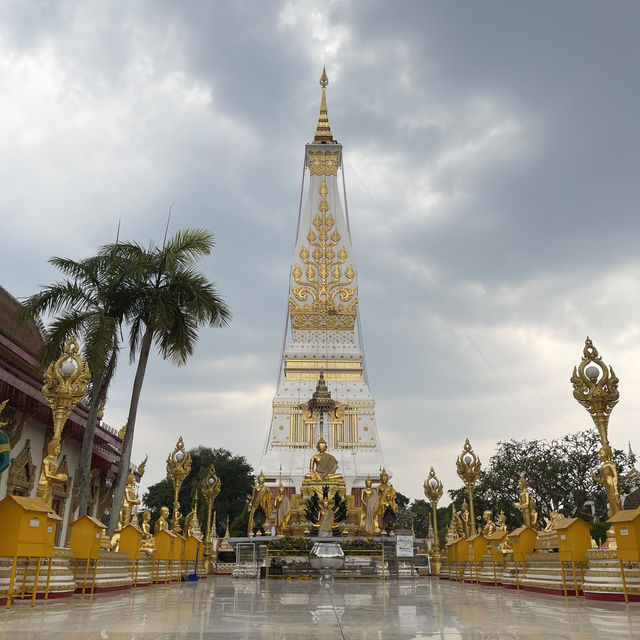 ไปสักการะพระธาตุพนมกัน