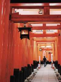 ✈️日本京都走進看不到盡頭的鳥居神社🤎