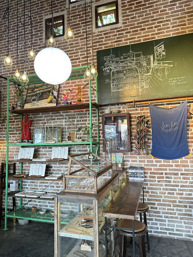 📍Jun Jun Cafe ร้านกาแฟที่คัพเค้กอร่อยมาก