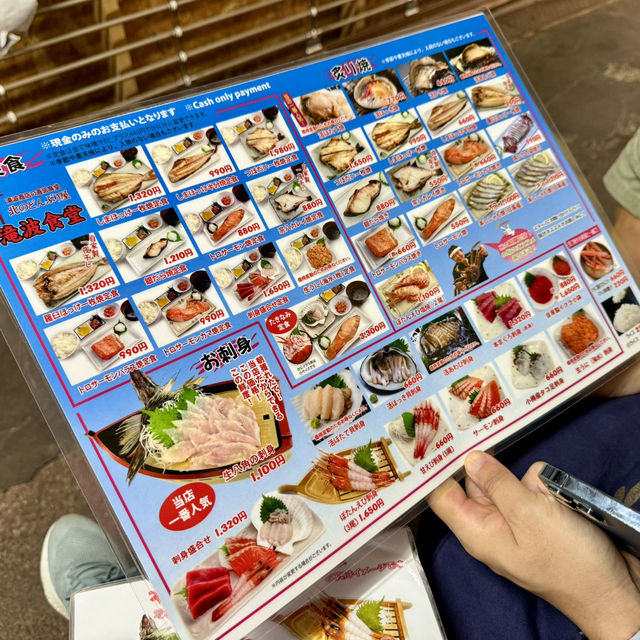 小樽三角市場-海鮮愛好者必到海鮮市場，螃蟹新鮮，丼飯足料