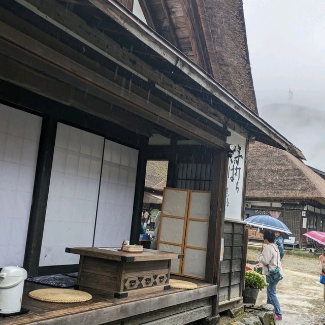 昔ながらの宿場町の町並みが残る大内宿
