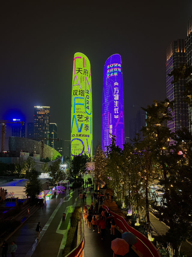 ตึกสูงทรงคู่🗼🗼จอ LED รอบตึกที่สวยและอลังการ