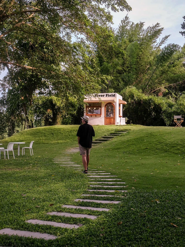 Favor Field Cafe คาเฟ่ลับสวนผึ้งสุดชิล ☕️🌳