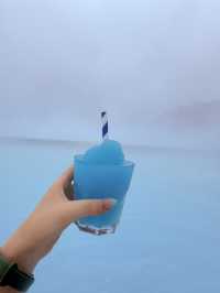 在冰島泡到了火山熔岩里的藍湖溫泉！
