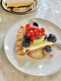 กินเค้กที่ร้าน A Pink Rabbit + Bob ทรงวาด