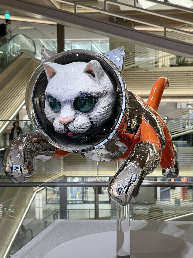 銀座シックス　BIG CAT BANG ヤノベケンジ