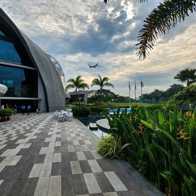 Plane-Watching by the Pool?