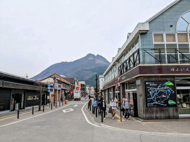 九州由布院人氣景點，仙霧夢幻的金鱗湖
