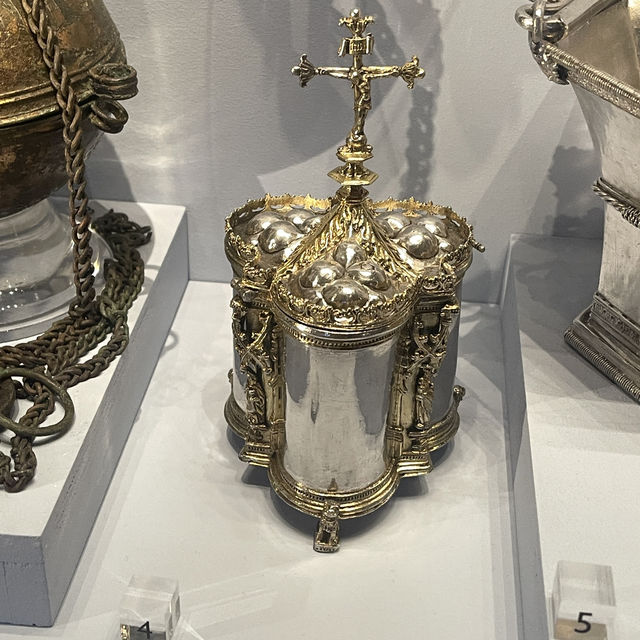 🏛️✨ 探索倫敦的文化瑰寶——維多利亞及艾伯特博物館（V&A Museum）！