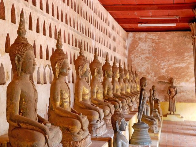 Wat Sisaket  วัดสีสะเกตุ เที่ยวลาว