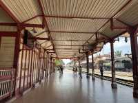 เที่ยวย้อนวันวาน…ที่สถานีรถไฟหัวหิน 🚂