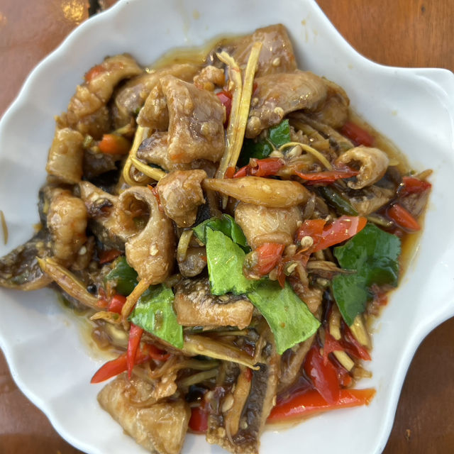 ครัวลุงยิ้ม อาหารบ้านๆ สุดแสนอร่อย ในจันทบุรี