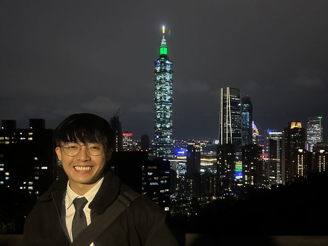 The Ultimate Taipei Skyline View: Hike Up Xiangshan