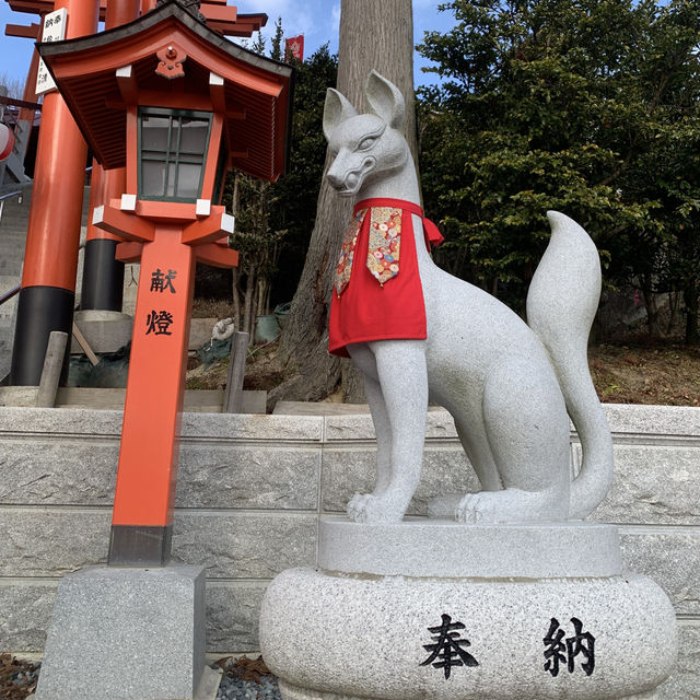 可以求財跟餵烏骨雞的高屋敷稻荷神社😂