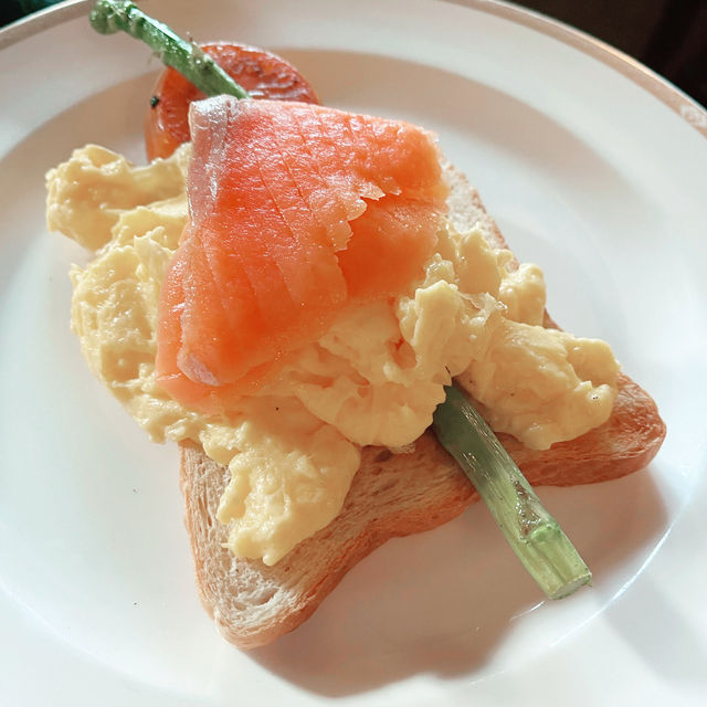 English Charm Breakfast At Lakehouse Restuarant