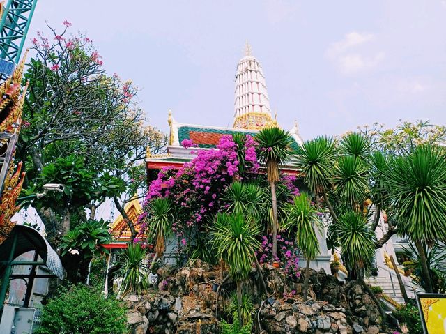 泰國曼谷市中心湄南河畔著名古跡皇家寺廟：Wat ChakkrawatRachawat Woramahawihan，適合打卡拍照📸冥想 