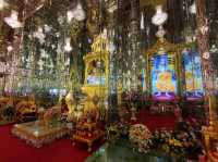 วัดหลวงพ่อฤาษีลิงดำ ชมวิหารแก้วอันงดงาม 