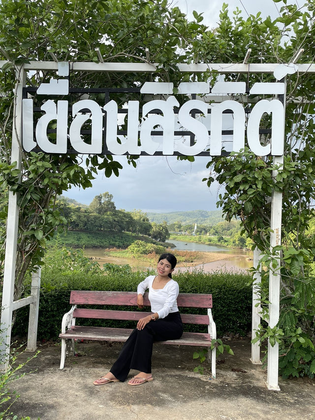 ปั่นจักรยานบนสันเขื่อนสิริกิติ์ 