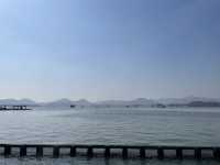 🏞️ **【杭州西湖與斷橋：詩意與浪漫的交匯】** 🌸  
