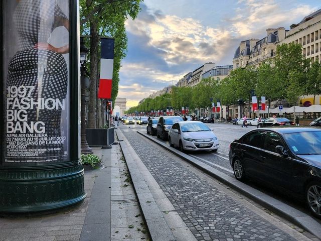 [🇫🇷パリ] 凱旋門とシャンゼリゼ通りでパリの歴史を感じる