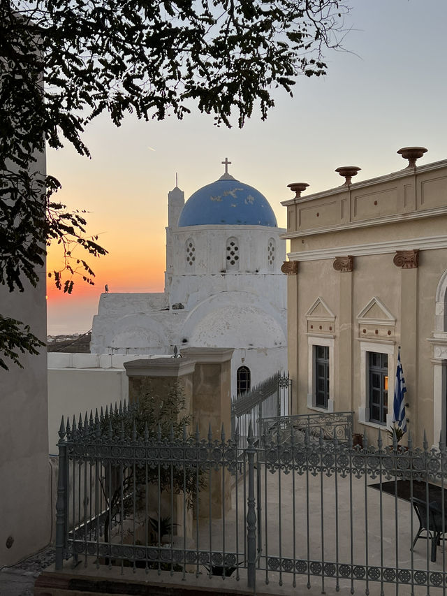 Spring in Pyrgos, Santorini🌸