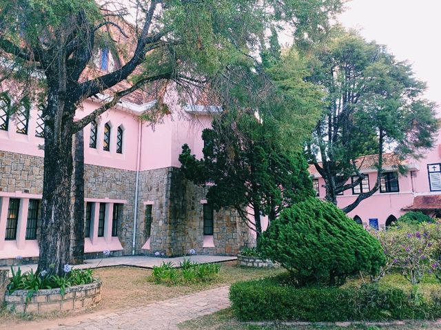 越南大叻著名地標性古跡教堂建築景點：瑪利亞修道院，著名粉紅色教堂建築，適合拍照📸打卡