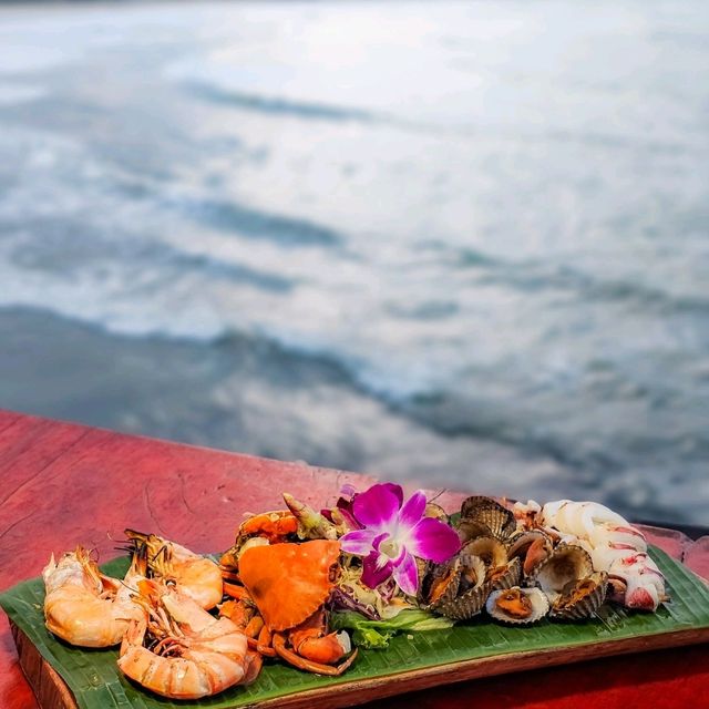 ร้านอาหารติดริมทะเล ขนอม