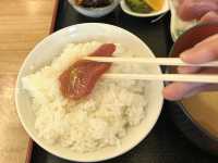 大ボリュームのマグロ刺身定食