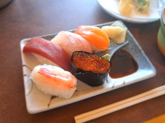 北海道旅遊🥳藤花高級餐廳🥰新鮮刺身壽司和牛定食🍣邊食邊欣賞超美雪景❄️
