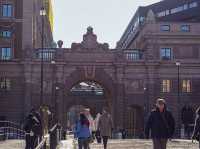 【歴史と文化が息づく街並み】ガムラスタン(Gamla stan)の街並み🏰🛶