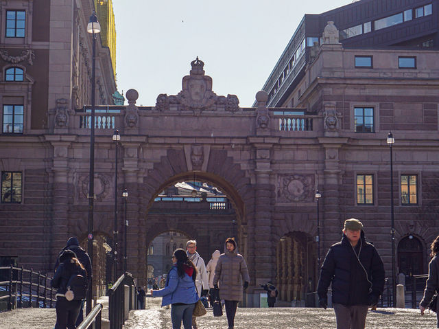 【歴史と文化が息づく街並み】ガムラスタン(Gamla stan)の街並み🏰🛶