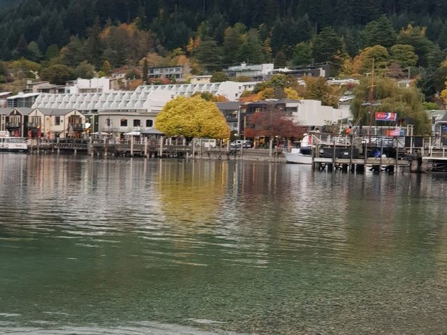 Admire the beauty of the majestic Lake Wakatipu New Zealand