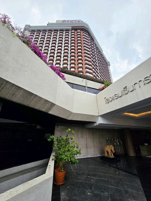 โรงแรมเซ็นทารา แกรนด์ แอท เซ็นทรัลพลาซ่า ลาดพร้าว