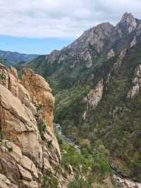 Title: Climbing to the Clouds – Ulsanbawi’s Majestic Challenge