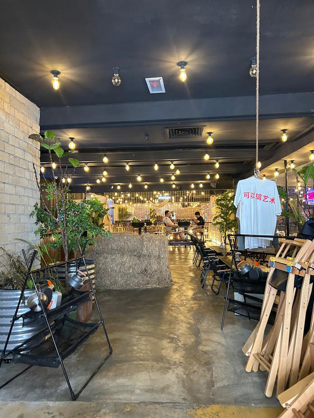 Modern and casual bar in the heart of Georgetown