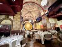 瑞士-伯恩，百年穀倉改建的地窖餐廳---Kornhauskeller Restaurant & Bar