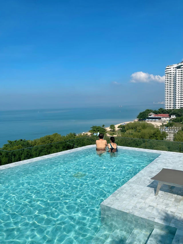 ใกล้ชิดทะเลและป่าโกงกางที่ Bayphere Pattaya 
