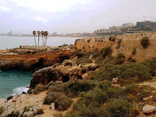 保存完好的建築與地中海的壯麗景色融為一體