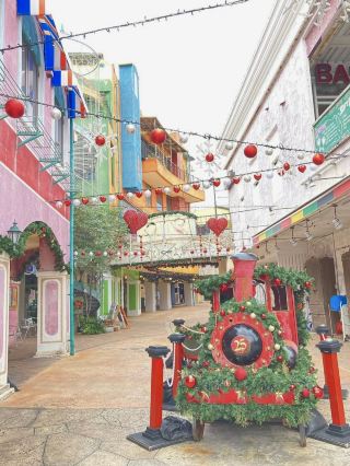 A Full Day of Fun in American Village – Sun, Shops & Steak!