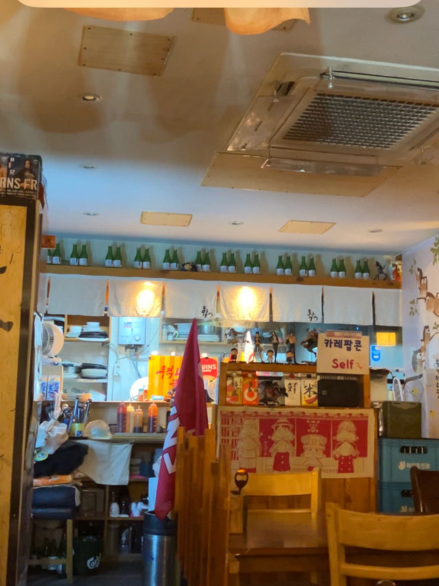 피규어 보면서 먹는 이자캬야