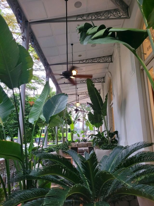 Raffles Hotel's Hidden Garden, Bar and Billiards Room
