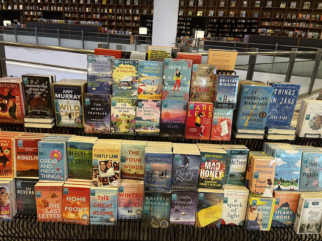 📚 BookXcess @ Gurney Paragon – Malaysia’s Most Scenic Bookstore