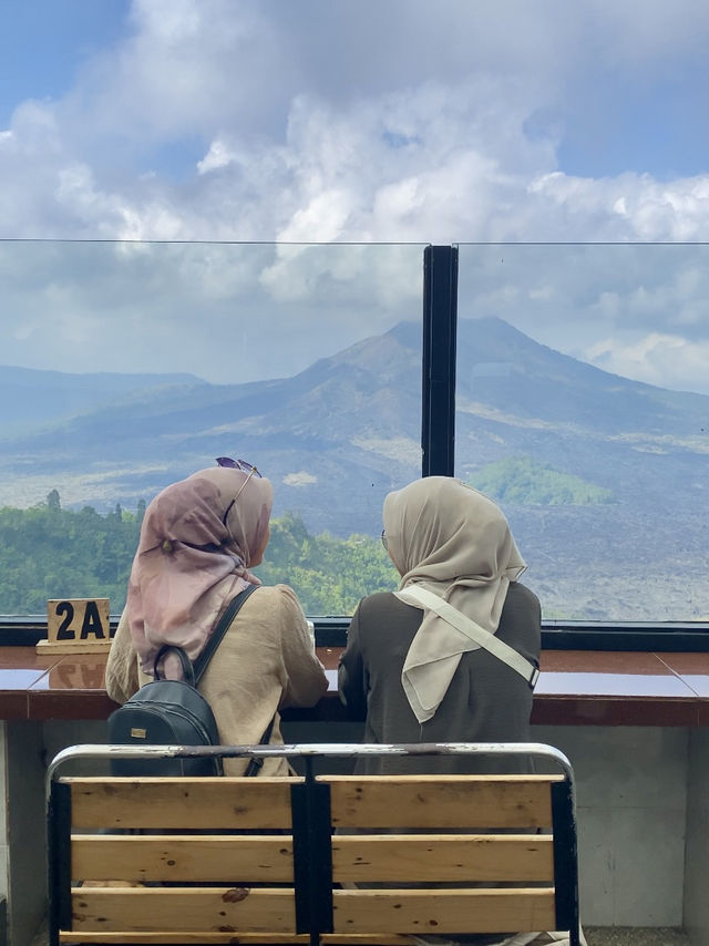 Mount Batur Stared Me Down While I Ate — Just Another Day in Kintamani