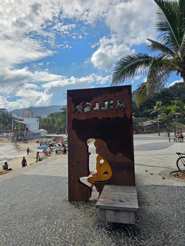 해외여행 리우 데 자네이로 해변이 휜히 보이는 Pedra do Arpoador